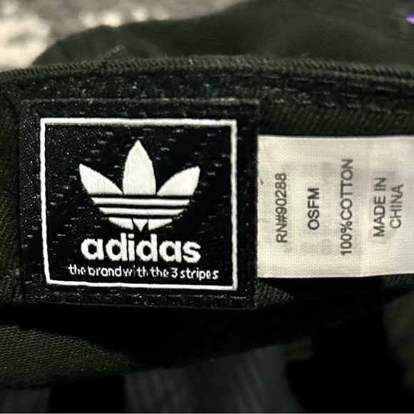 Adidas Lightweight Adjustable Black Cap / Hat with Purple Logo - Picture 3 of 3